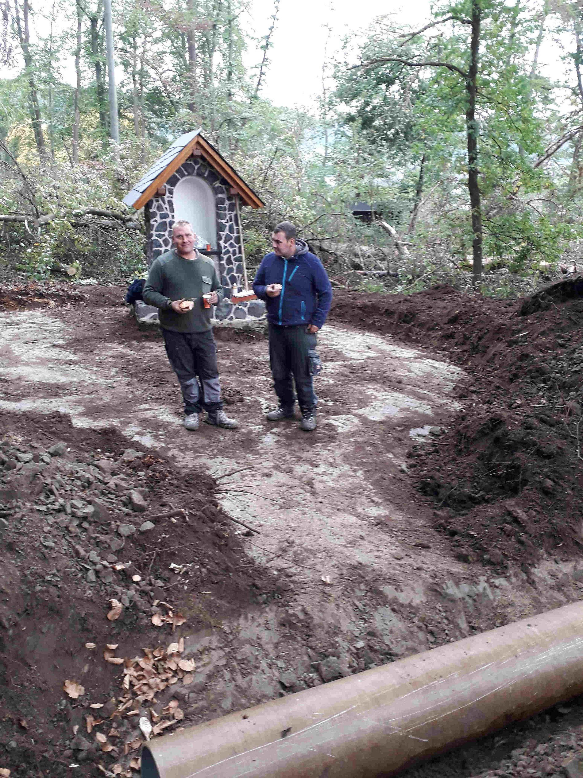 Sandra + Thomas Goldhausen ließen den Vorplatz herrichten