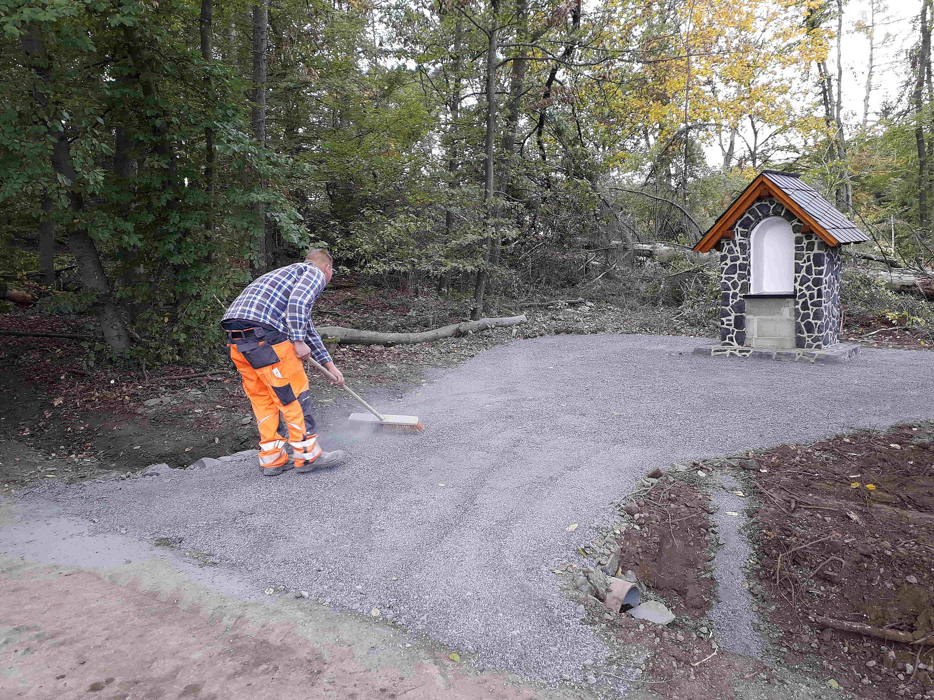 Der Vorplatz in der Fertigstellung